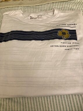 Notre Dame Under Armour Loose Heatgear Tee Tuxcedo Style Back Sz Med